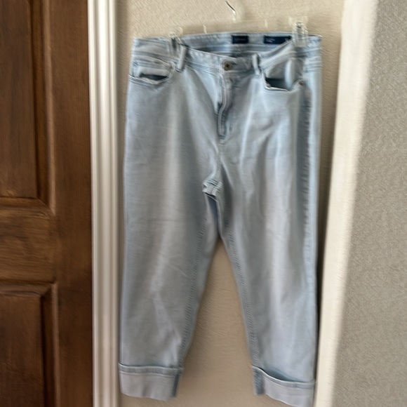 J. Jill Jeans High Rise Jeans Stretch Oxford Wash Crop Ankle Distress Size 12 - Picture 2 of 10